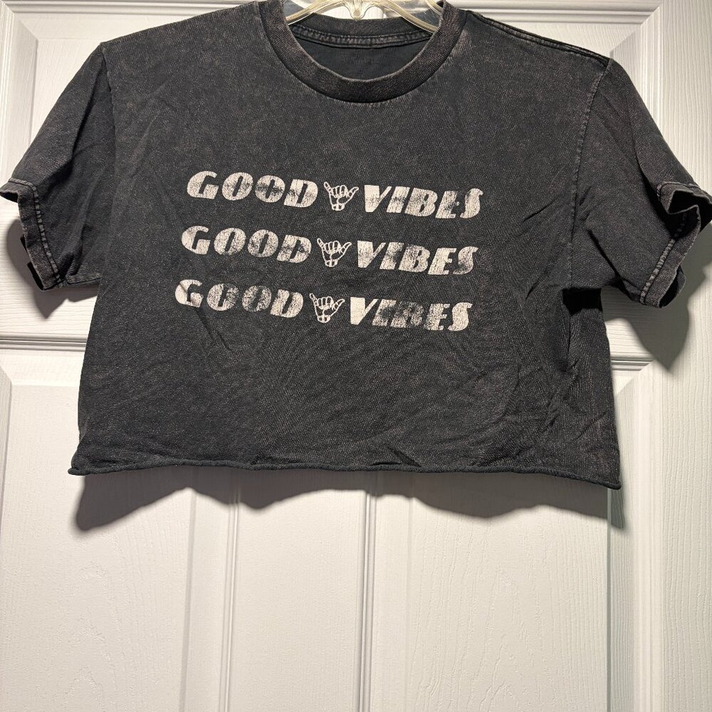 Cropped Bandy Melville Tee with "Good Vibes"